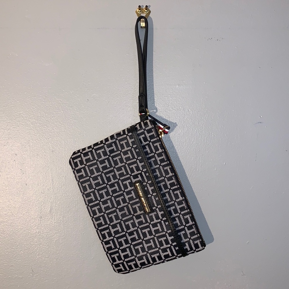 Tommy Hilfiger wrist bag